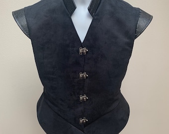 New adult men&#39;s Renaissance Medieval Elizabethan Revolutionary pirate colonial buccaneer black suede jerkin vest Cosplay costume