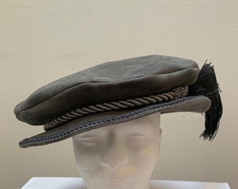 Um novo adulto renascentista medieval Tudor colonial cinza camurça aba muffin poeta chapéu flexível fantasia cosplay