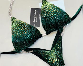 Groene wedstrijdbikini set - Rhinestone Fitness - NPC - IFBB - WBFF - Figuurwedstrijdpak - Poseerpak - SW Bodybuilding