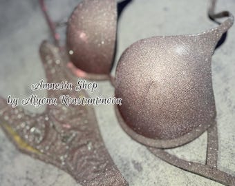 Basis fitnessbikini, figuurbikini, bikinipak, wedstrijdbikini, wellnesswedstrijdbikini, NPC, IFBB, poseerwedstrijd