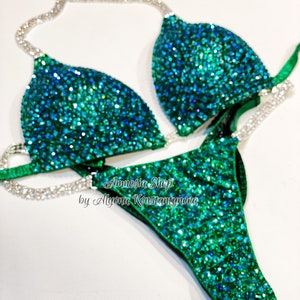 Green Competition Bikini Set Rhinestone Fitness NPC IFBB WBFF Figure Competition Suit Posing Suit Sw Bodybuilding image 1