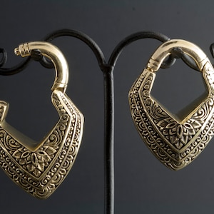 Peoples Jewelry - Brass or Silver Plated, Chevron Hinged Clickers