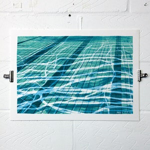 Pool 2 A3 Print, Unterwasser-Schwimmbad-Reflexionen von Illustrator Tom Jay