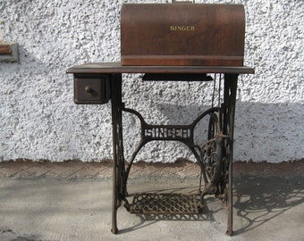 Antique Singer Sewing Machine // Rare Retro Workhorse with Cast Iron Table, One Century Old Embroidery Machine, 1920's