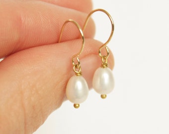 Simple Freshwater Pearl Earrings / Brass Sterling Silver 14k Gold Small Business Saturday Sale Lightweight Minimalist Dainty Delicate Modern