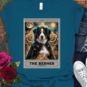 Berner Hund Tarot Karte Tee, Goth Brenner Hunde Shirt, dunkle Ästhetik, Trad Goth, Witchy, Rosen, Mond, Tarot Geschenk für Brenner Mama, Hunde Papa