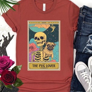Camisa de carta de tarot de pug retro, camisa de perro lindo pug, camiseta de pug de calavera de esqueleto estético oscuro divertido, mamá de perro gótico, regalo de perro brujo, top de pug divertido