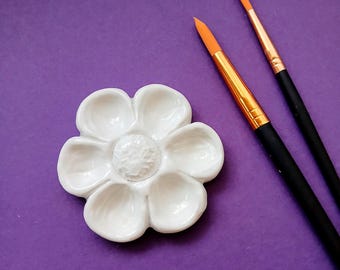 Little Daisy | Non Ceramic Paint Palette | Cottage Core Daisy Lover Gift for Artist  || 6 Well | 3x3 | PP-LB005