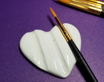 BRUSH REST / Blanco / Corazón / Regalo de artista / Reposapinceles / Regalo del Día de San Valentín / BR-H001