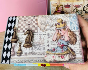 Alice in wonderland surprise Box Alice Queen Box