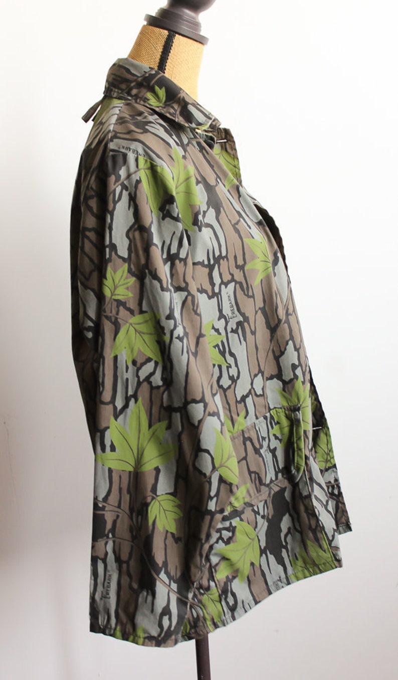 90s fall Leaf Print jacket vintage camouflage jacket lightweight jacket hip hop hipster vintage jacket leaf design Sz M