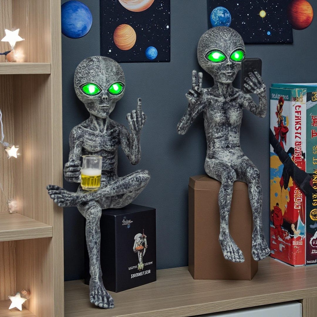 Solar Party Alien Statue Home Decor, Waterproof UFO Outdoor Statue ...