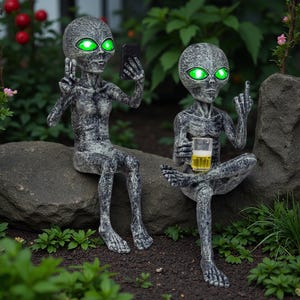 Escultura de pareja extraterrestre divertida para fiesta solar, 30 cm, figura de extraterrestre gris sentada, impermeable, para jardín, estante, decoración de interiores, regalo de Navidad.