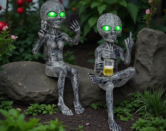 Solar Party Alien Funny Alien Couple Sculpture, 12INCH Sitting Grey Alien Figurines Waterproof for Garden, Shelf Indoor Decor Christmas Gift