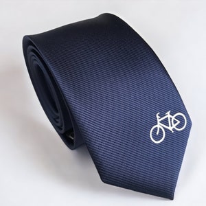 kleine Fahrrad Seidenkrawatte - Fahrraddruck - 27 Farben. Geschenk für Radrennfahrer, Fahrradkuriere, Fahrradkuriere, Fahrradfahrer. Radfahrer Geschenk