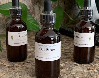 Pode incluir: Três garrafas de vidro castanho com conta-gotas cheias de um líquido escuro. As garrafas são etiquetadas com "The Herbal Touch LLC Oat Straw" e incluem instruções de uso e ingredientes.