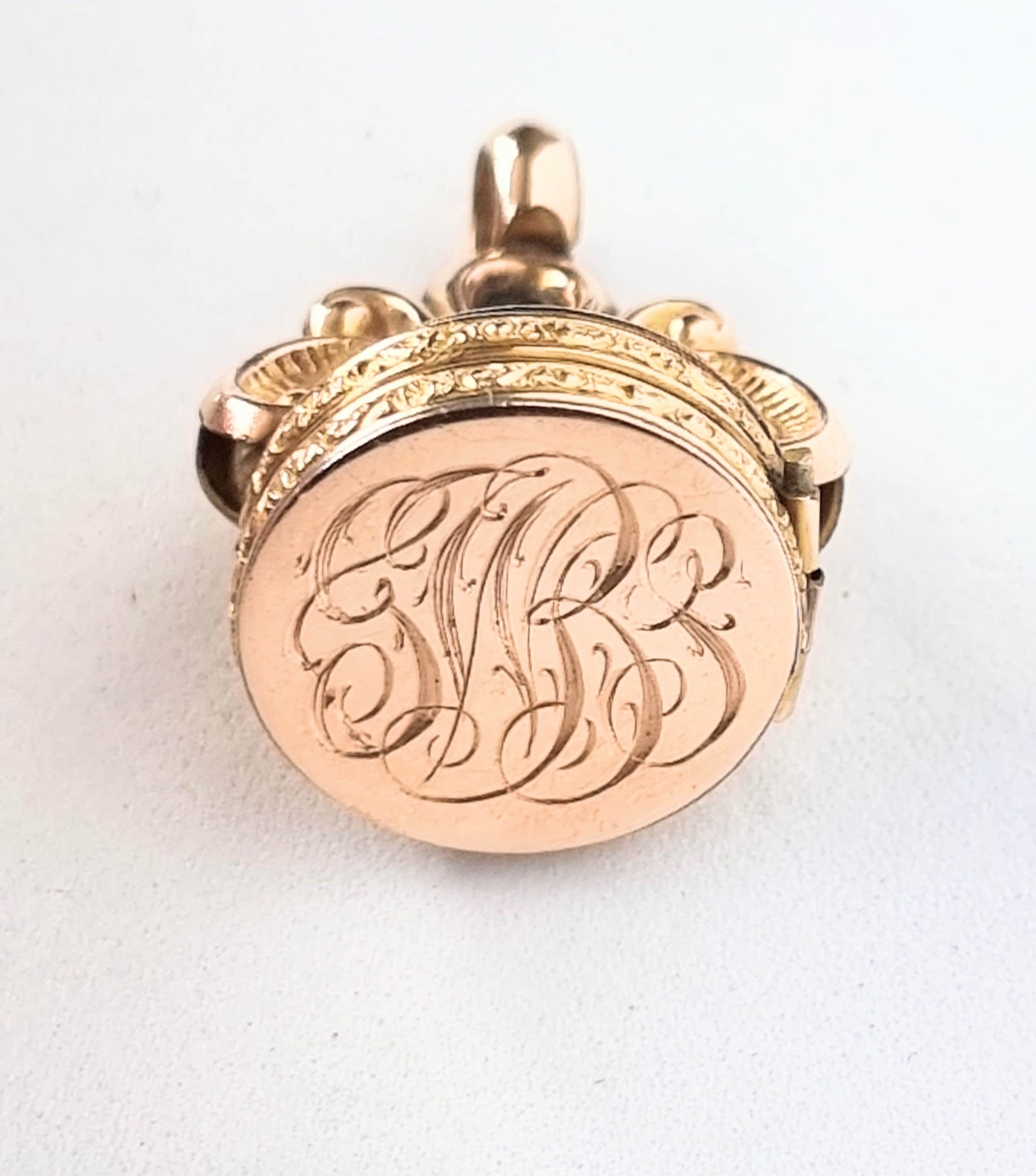 アンティークの印章型ロケット、ペンダント、19 世紀後半から 20 世紀