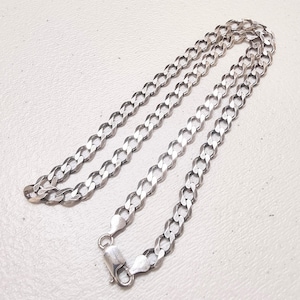 Collar de plata de ley, 52 cm o 20 pulgadas de largo, contrastado y con sello de garantía. GR/2327