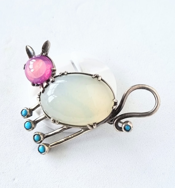 Vintage 1950s Cat Brooch: Silver, Ruby, Chalcedon… - image 1
