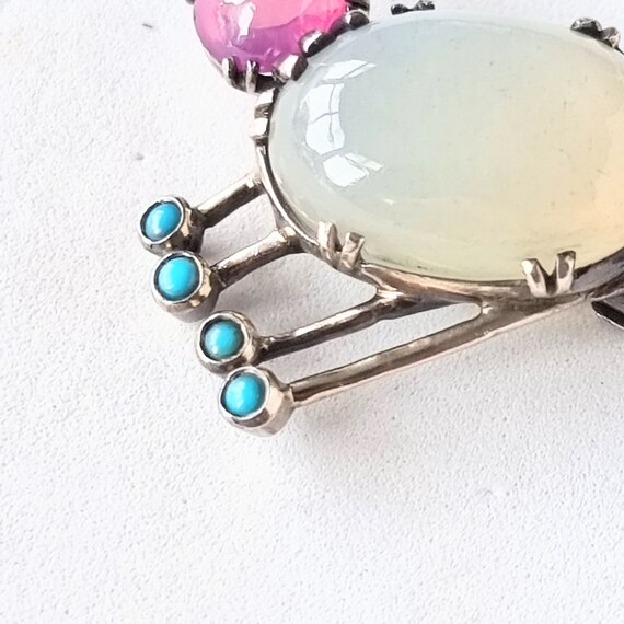 Vintage 1950s Cat Brooch: Silver, Ruby, Chalcedon… - image 3