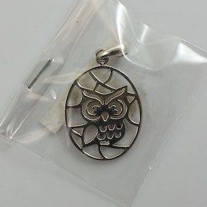 Vintage New/Old Stock .925 Sterling Silver Oval Owl Bird Necklace Pendant - M1