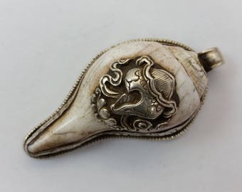 Vintage Large Tibetan Sankha Conch Shell & Repousse Reversible Silver Pendant - Tibet Buddhist Jewelry -