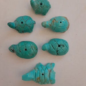 x1 Vintage Chinese Hand Carved Turquoise Stone Turtle / Tortoise Charm Pendant or Bead. TT-1