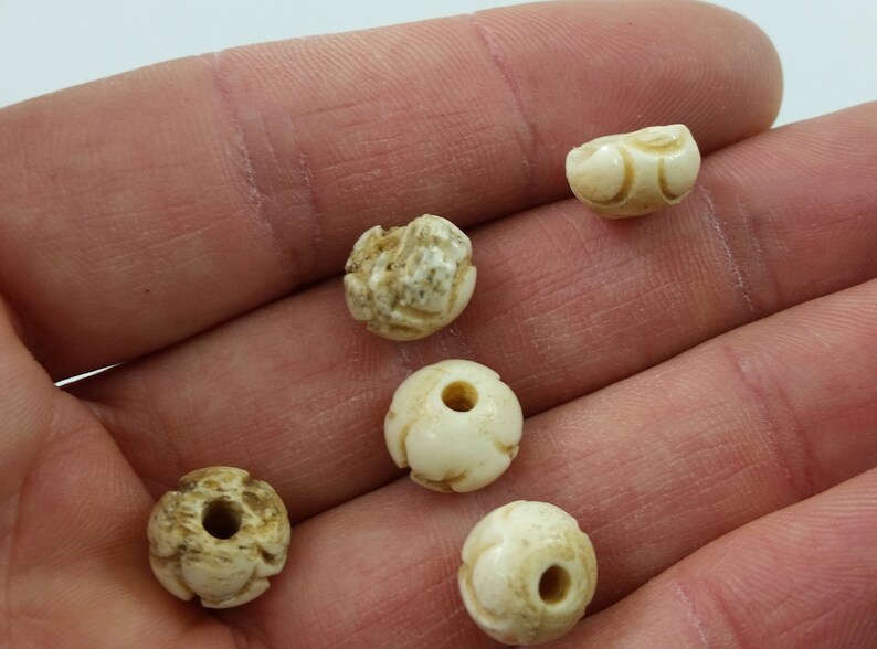 B6 Vintage Tribal Chinese Hand Carved Cattle Bone RoundBall Beads Lot x8 ct