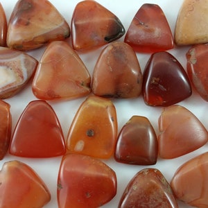 x1 Small Sized Antique Carnelian Stone Arrowhead/Triangle/Tooth Shaped Amulet Pendant