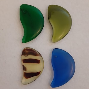 x1 Vintage Rare Czech Republic/Bohemian Translucent Glass Claw Wedding Pendant / Bead