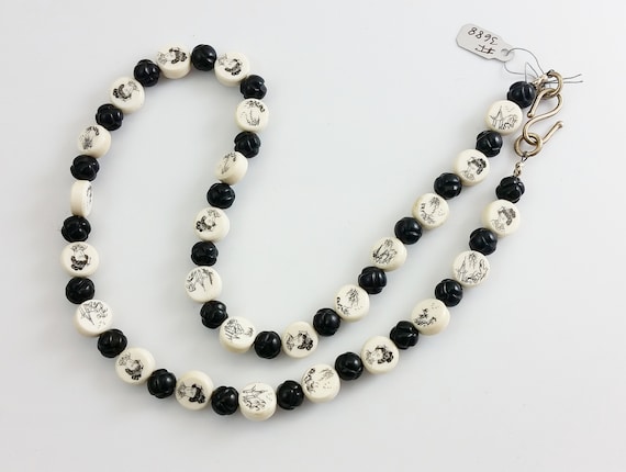Handmade Black & White Bead Necklace W/ Japanese Geisha