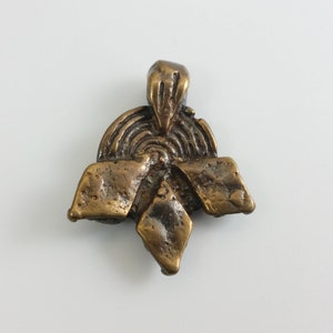 x1 Vintage Small Tribal African Bronze Round/Diamond Shape Pendant