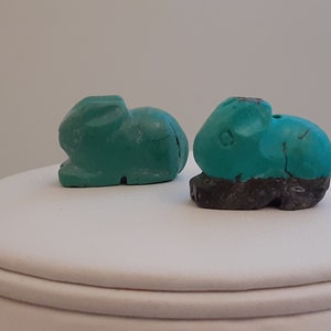 x1 Hand Carved Chinese Turquoise Stone Rabbit Fetish Pendant / Bead
