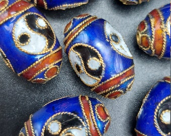 x1 Vintage Blue Cloisonne Enamel and Gold Tone Oval Bead with Geometric Yin Yang and Floral Pattern.  CL-11