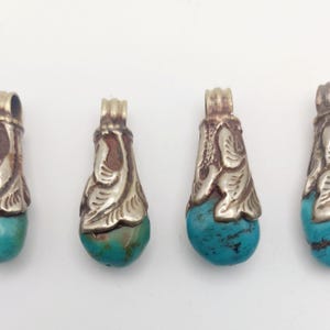 x1 Vintage Tibetan Sterling Silver Repousse & Turquoise Floral Motif Pendant - TP-4