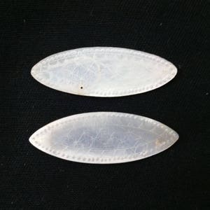 x2 Antique Chinese Carved Mother-of-Pearl Oval Gaming Tokens/Counters/Pieces/Chips image 2