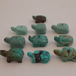 x1 Vintage Chinese Hand Carved Turquoise Stone Turtle / Tortoise Charm Pendant or Bead. TT-2