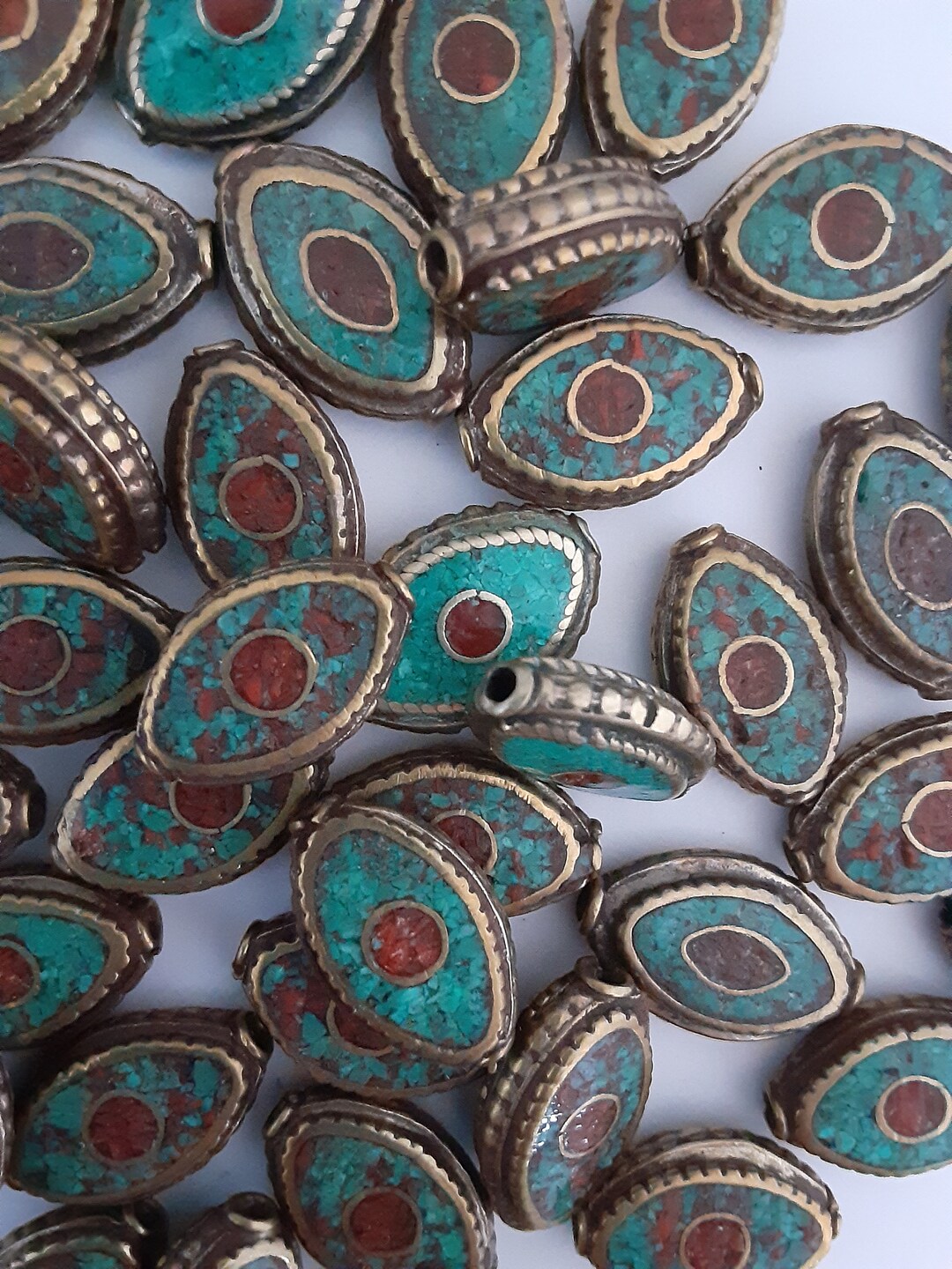 Cheriswely, 60 ciondoli a forma di fiore tibetano in filigrana, rotondi, piatti in metallo e filigrana, colori misti, per gioielli e acconciature