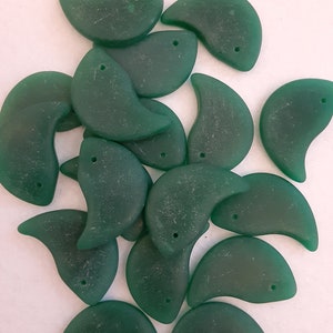 x1 Vintage Rare Czech Republic/Bohemian Opaque Green Glass Claw Wedding Pendant / Bead