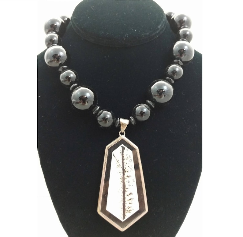 Dendrite Stone Pendant Necklace w Sterling Silver Wrap /& Clasp Smooth Black Onyx Beads