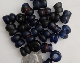 Lot De 1700 Perles En Verre Anciennes Bleues - Taille 9x5 Mm - Fabriquées En Tchécoslovaquie