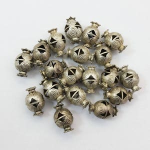 x1 Perlina forata in argento medio-grande vintage dell'Afghanistan - Perline tribali rare afghane turkmene turkmene -