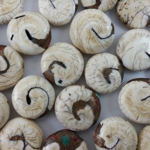 x1 Vintage Rare Tibetan Sacred Chank Shell Medium Round/Disk Bead w/ Gak Inlay - GB1-5
