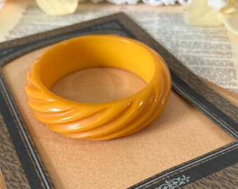 Yellow Bakelite Bracelet, Vintage 40s Chunky Bangle, Swirl Carved Yellow Thick Bakelite Bracelet Bangle