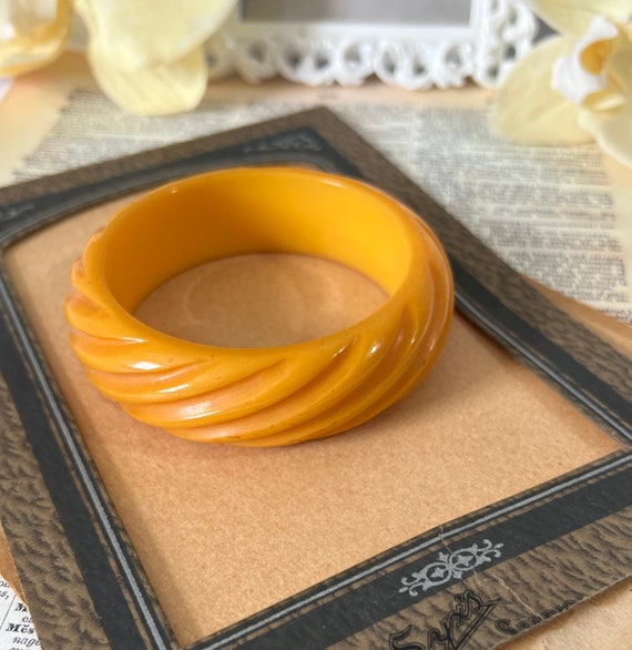 Yellow Bakelite Bracelet, Vintage 40s Chunky Bangl