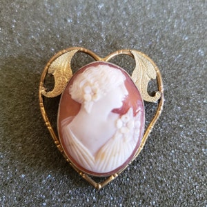 Vintage Cameo Heart Brooch/Pin