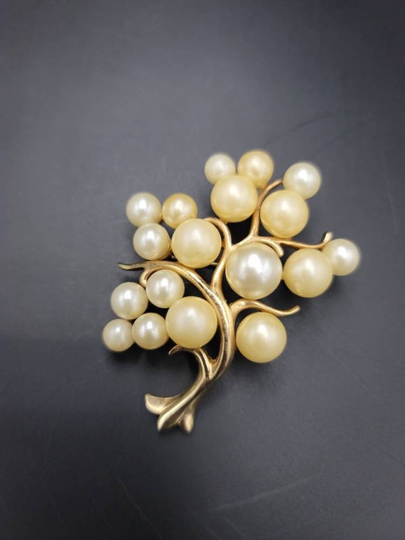 Vintage Faux Pearl Brooch Lot - image 6