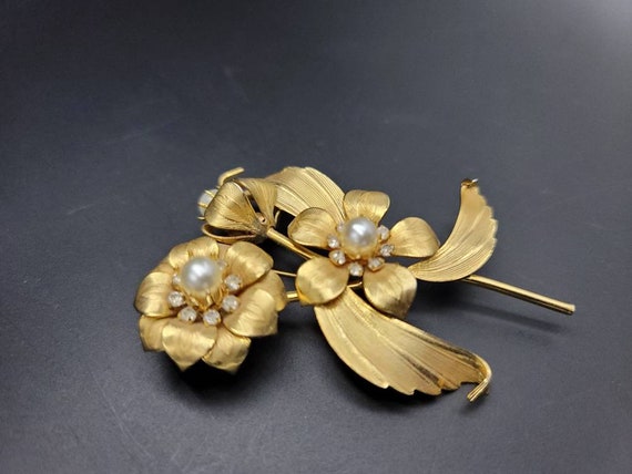 Vintage Faux Pearl Floral Brooch - image 2