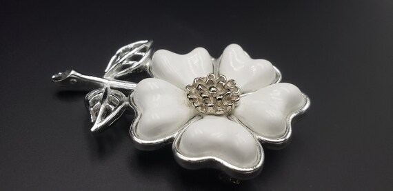 Vintage White Enamel Coro Flower Brooch  - Pin - image 4