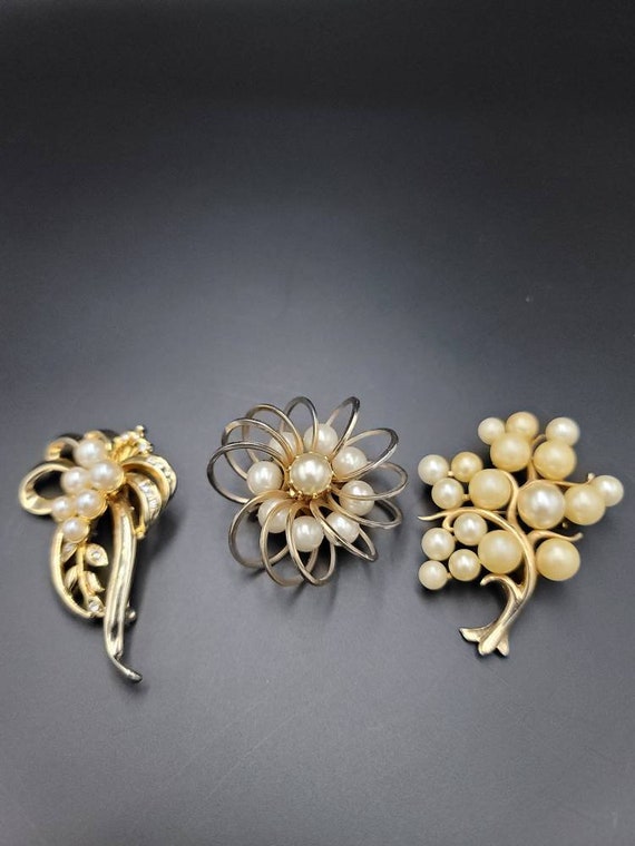 Vintage Faux Pearl Brooch Lot